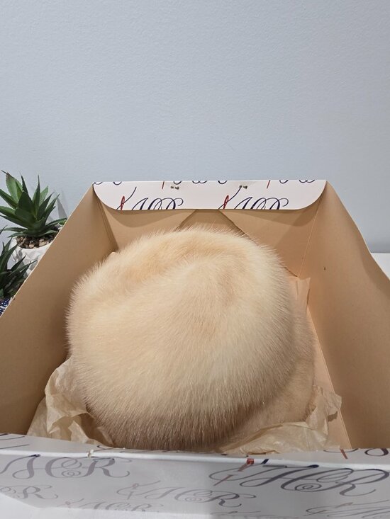 Vintage Real Fur Bucket Hat & Box - Likely Mink, Cream Beige, Mid Century - Picture 12 of 12